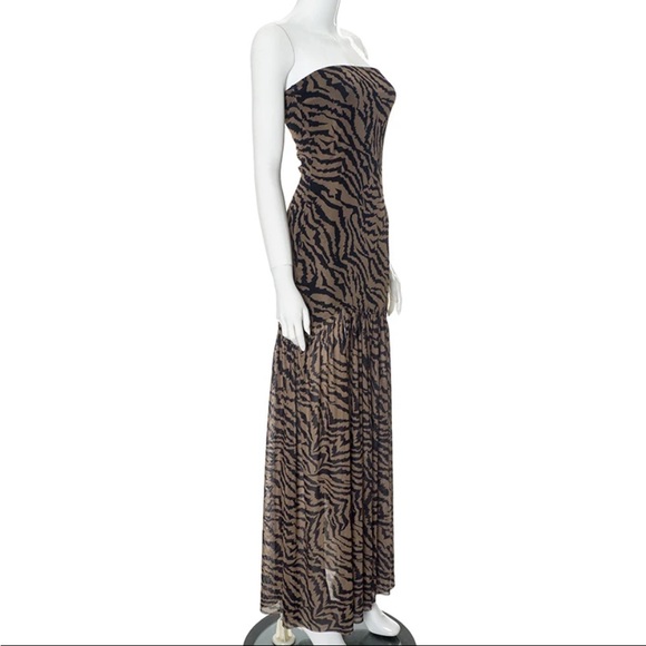 🎉Wedding guest ready tropical tiger print tube top dress with a high slit. - Picture 8 of 14